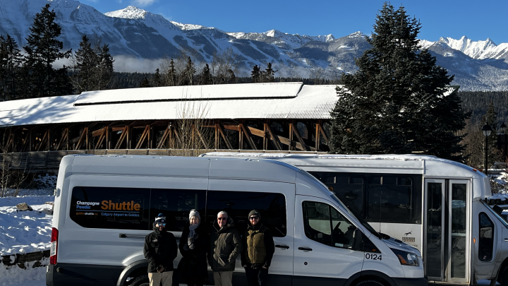 Shuttle buses between Calgary Airport, Golden and Kicking Horse